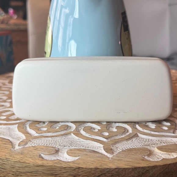 👓Calvin Klein Hard Glasses Case in White & Black w/Velvet Interior, EUC, Clean! - Picture 3 of 10